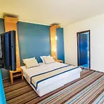 Mirage فندق